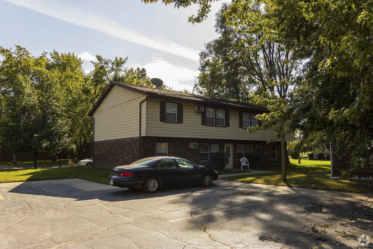 Edificio - 2400 Dixie Dr