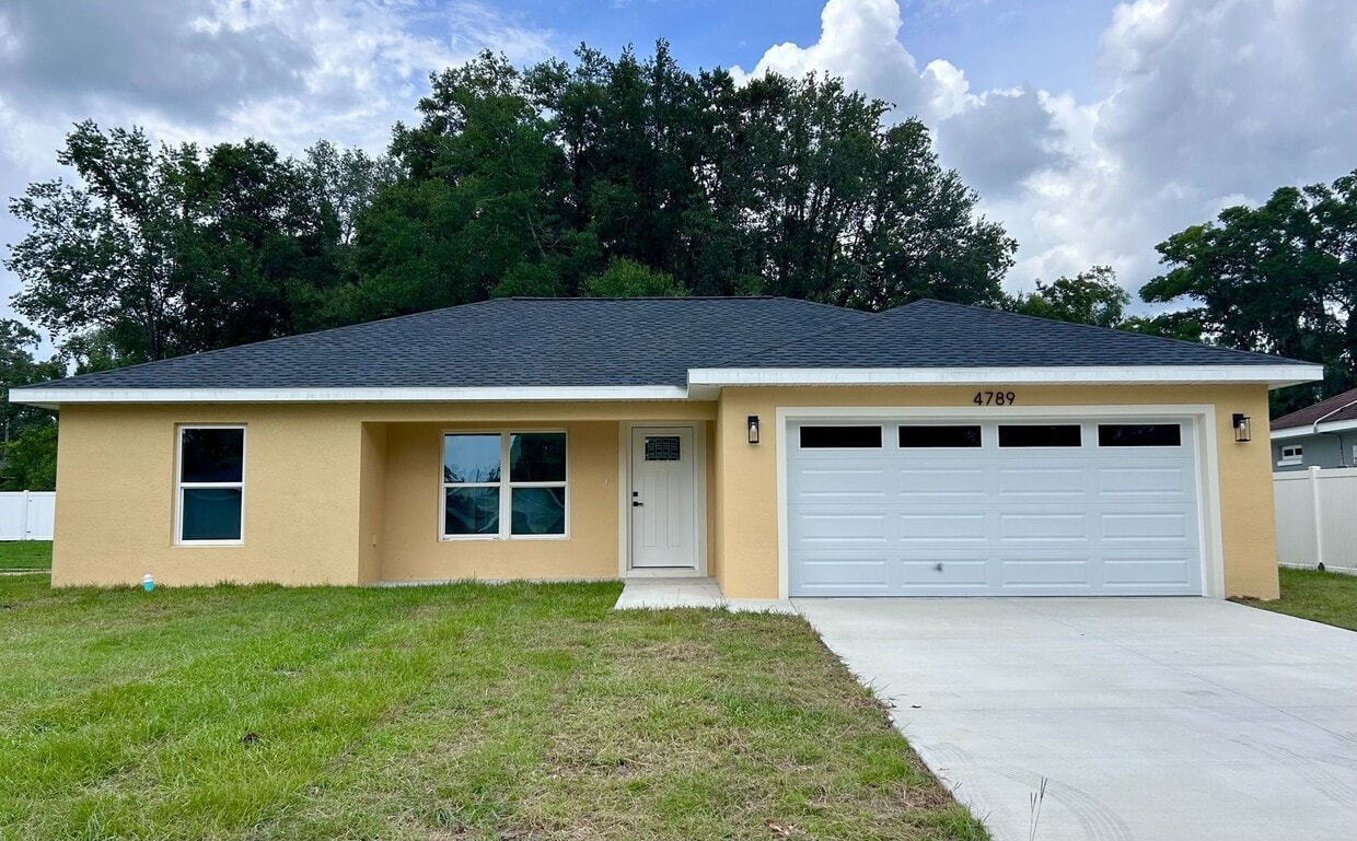 Primary Photo - New 3/2 Home In Summerfield!