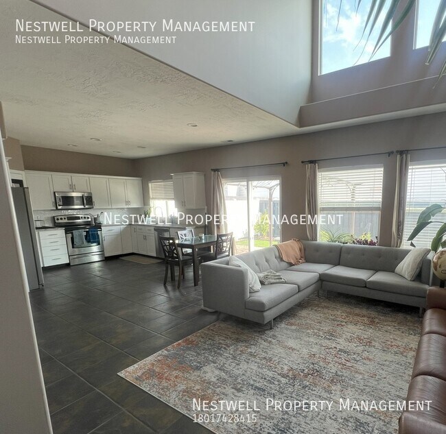 Building Photo - Wonderful 4-bed Townome in Sandy