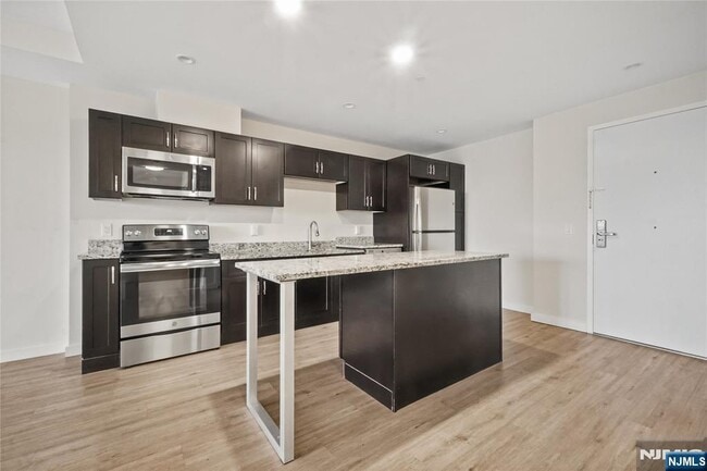 Building Photo - 69 Main St