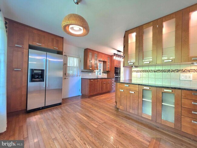 Foto del edificio - 2215 Collingwood Rd