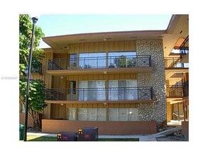 Building Photo - 4850 SW 63rd Terrace