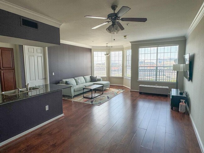 Building Photo - 7575 Kirby Dr