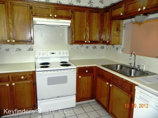 Building Photo - 2 br, 2.5 bath House - 830  Meadow Glen Av...
