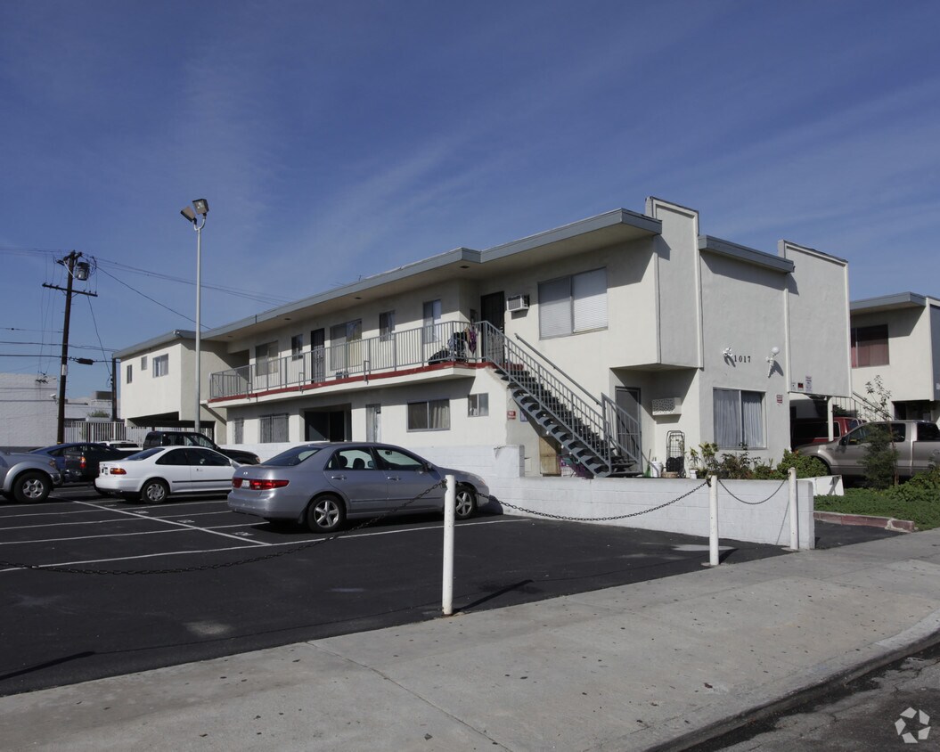 Primary Photo - 1017 N Hudson Ave