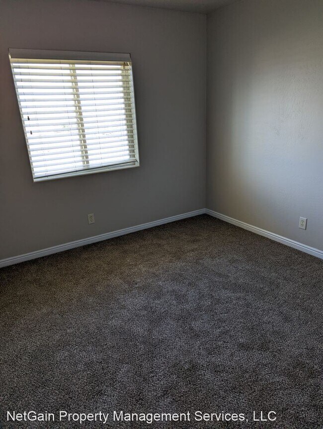 Building Photo - 4 br, 2.5 bath House - 1212 South Bristlec...