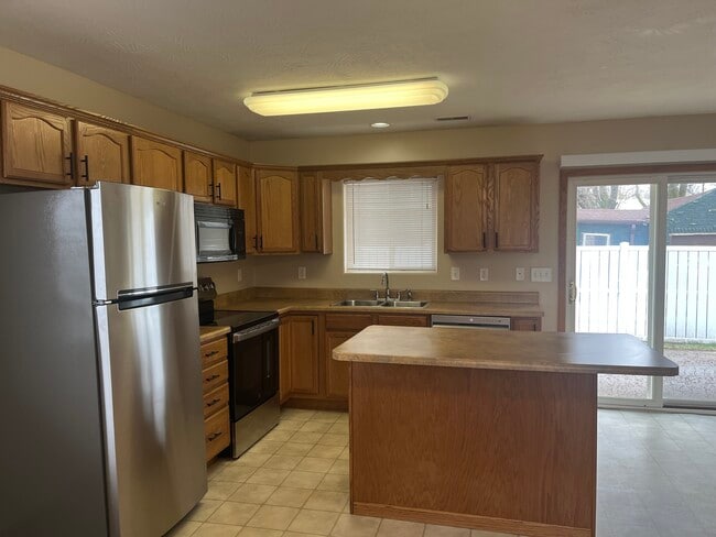 kitchen - 997 N Highway 105