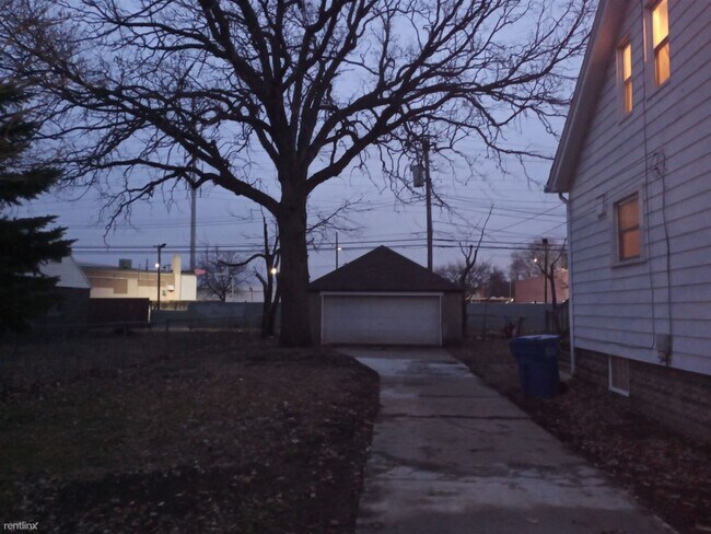 Building Photo - 4 br, 2 bath House - 8292 Rivard Ave