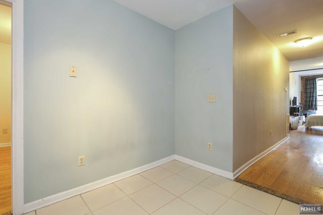 Building Photo - 204 38th St