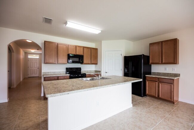 Building Photo - 2558 Surfside Blvd