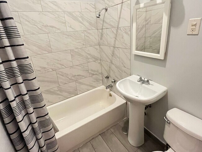 Foto del edificio - 1631 W 19th St
