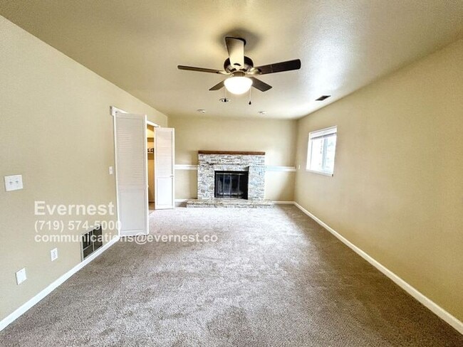 Building Photo - Spacious 4-Bedroom Home with Modern Comfor...