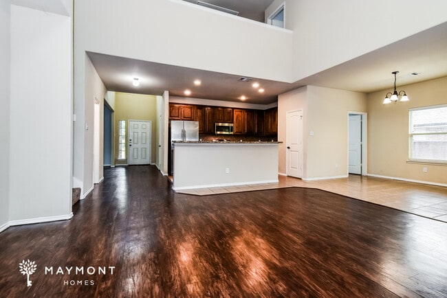 Building Photo - 719 Fannin Dr
