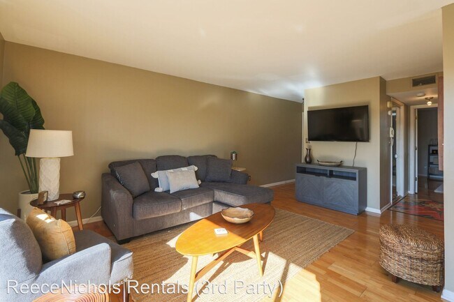 Building Photo - 4724 Belleview Ave