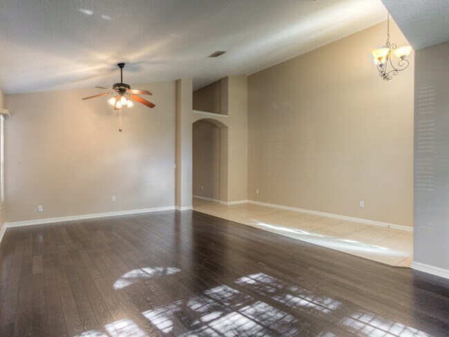 Foto del edificio - 16820 Hawkridge Rd