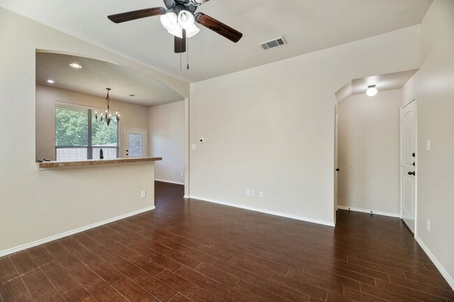 Building Photo - AVAILABLE NOW! Beautiful 3 Bedroom Duplex located in Lavon,Texas!