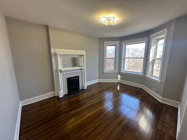 Foto del edificio - 6110 S Ingleside Ave