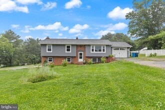 Building Photo - 7390 Woodbine Rd