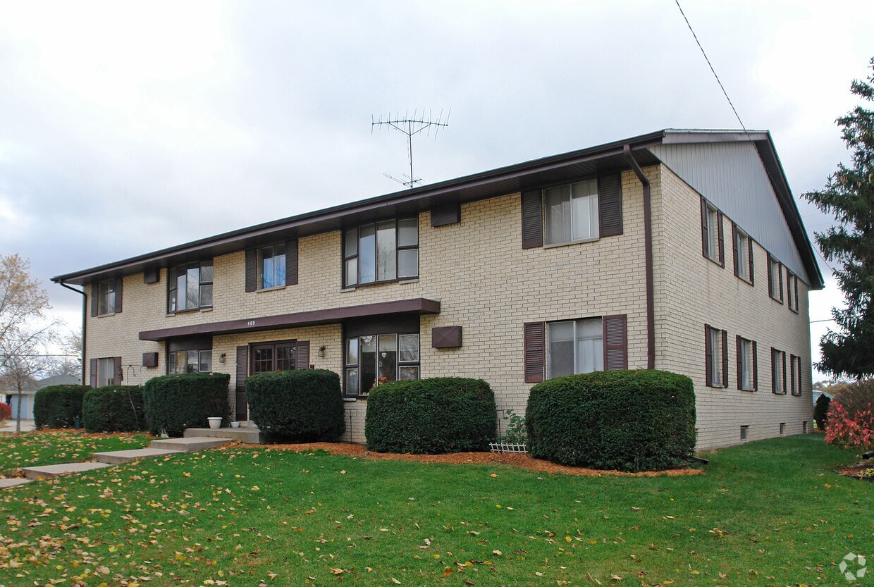 409 Garfield St, Burlington, WI 53105 Apartments in Burlington, WI