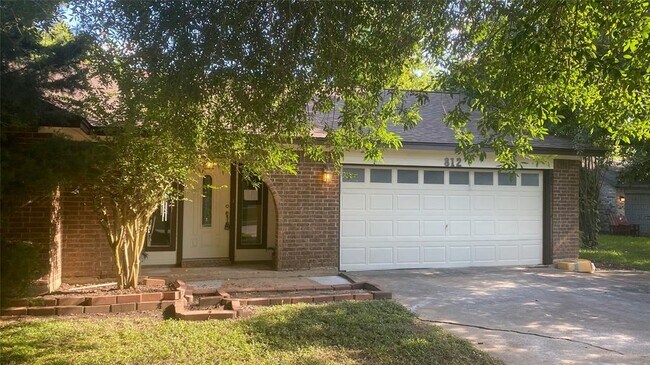 Building Photo - 812 Molina Dr