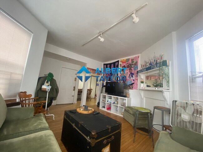 Foto del edificio - 10 Parker Hill Ave