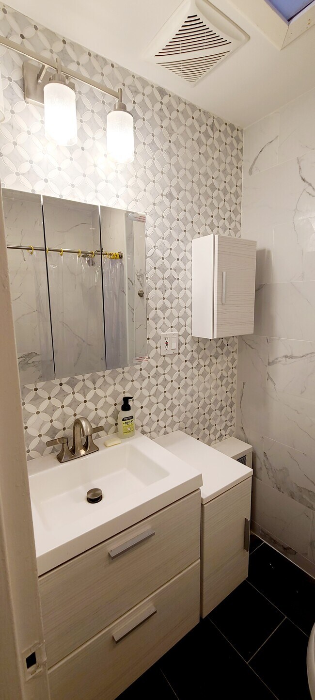 Foto del edificio - 2641 Batchelder St