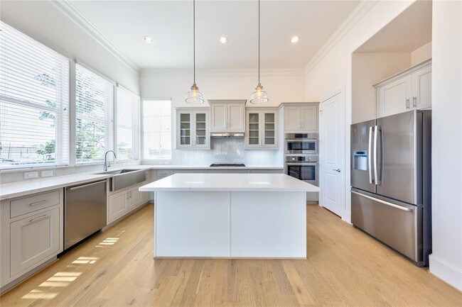 Foto del edificio - 3403 Timbergrove Oaks St.