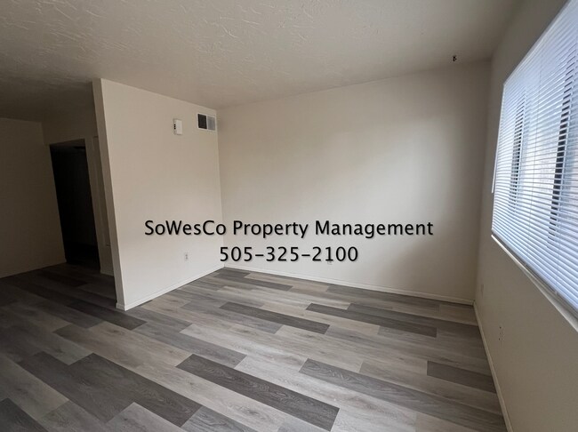 Foto del edificio - Newer flooring & Paint; 2 Bedroom 1.5 Bath...