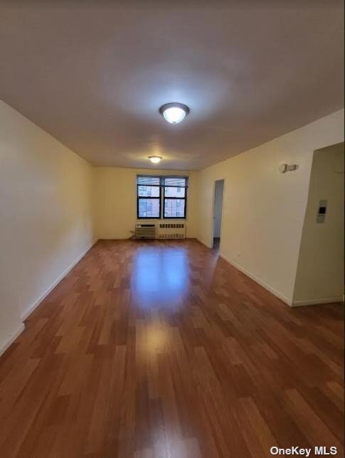 Foto del edificio - 38-25 Parsons Blvd