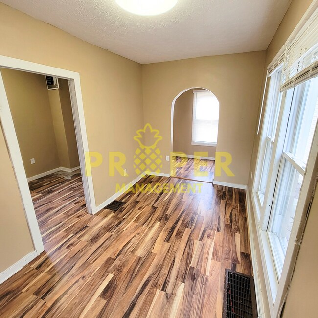 Building Photo - Everything is new in this 3 bed 1 Bath Day...