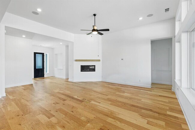 Building Photo - 151 Starfire Dr
