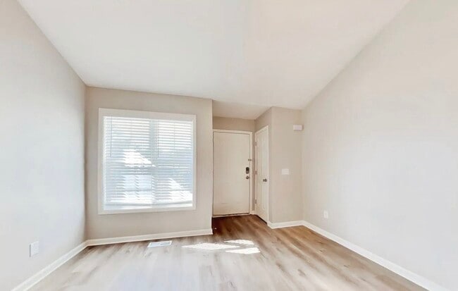 Building Photo - Chic & Comfortable 3-Bedroom Property Ready to Move In