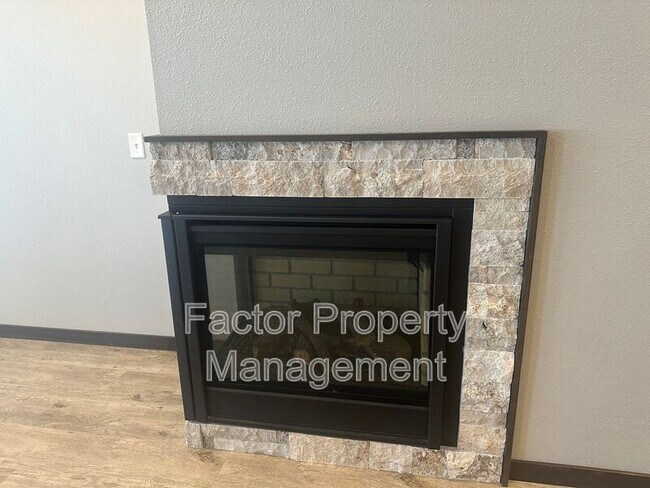 Building Photo - 304 Prairie Rose Trl