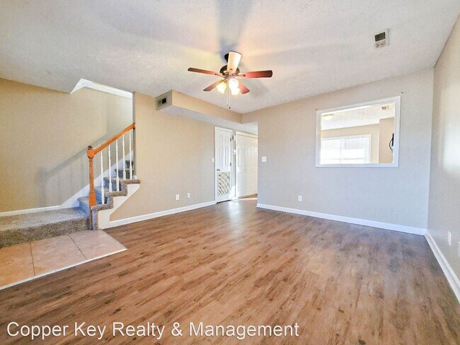 Building Photo - 2 br, 1.5 bath House - 560 Hietts Lane #6