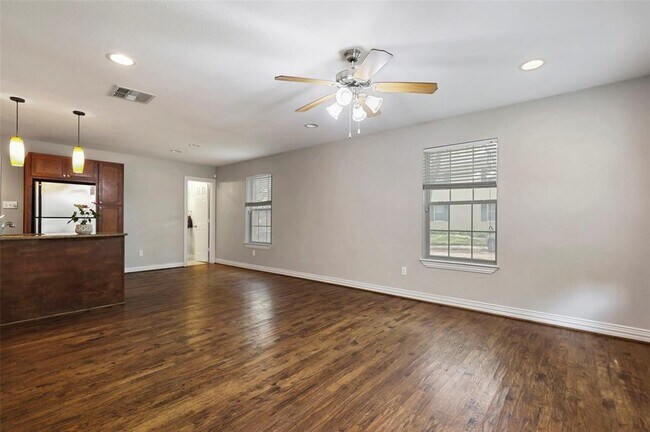 Building Photo - 4747 Bradford Dr
