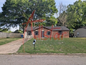 Building Photo - 2628 Hillcrest Dr