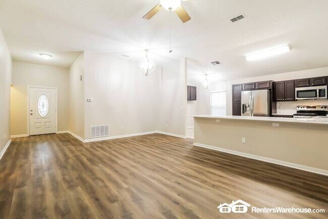 Building Photo - Beautifully Remodeled 3-bedroom home - Ava...