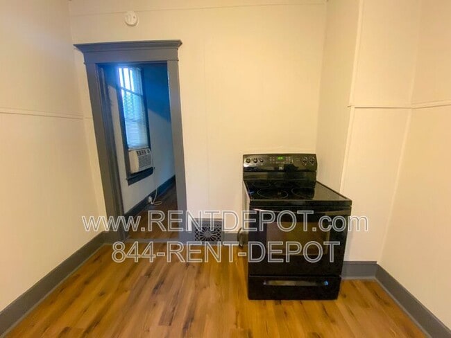 Foto del edificio - 613 Monroe Ave