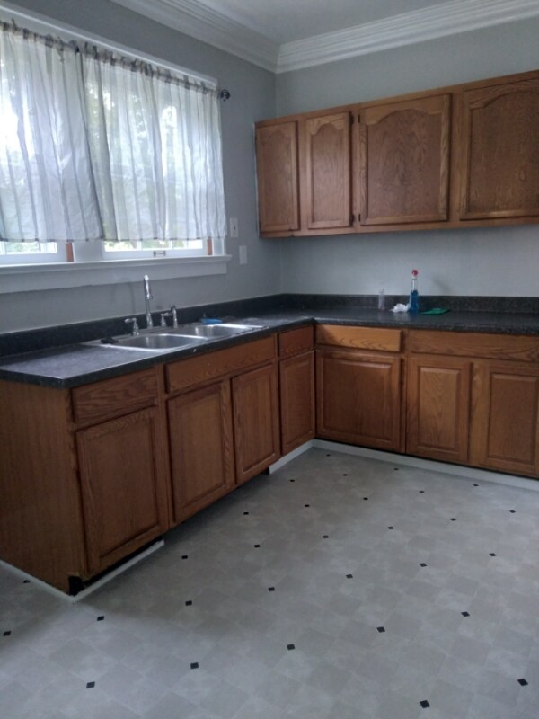 Building Photo - 718 W Delaware Ave