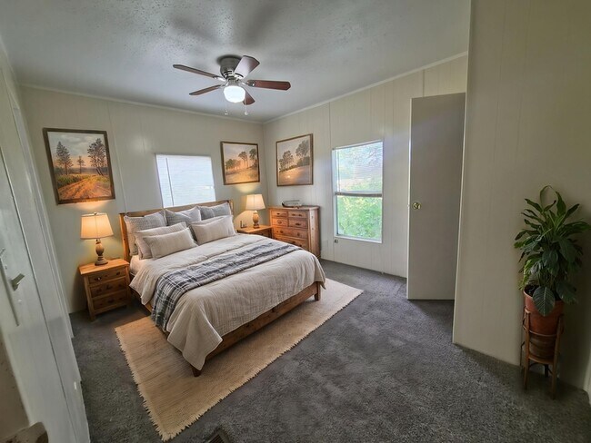 Foto del edificio - 775 Steele Rd