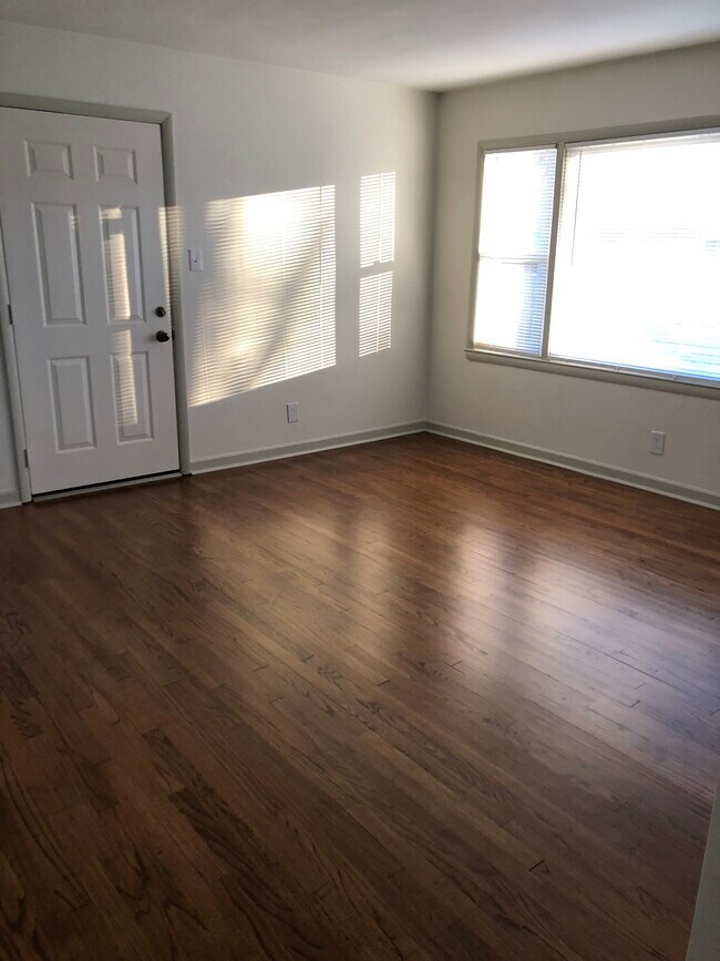 Living room - 6318 W Euclid Ave