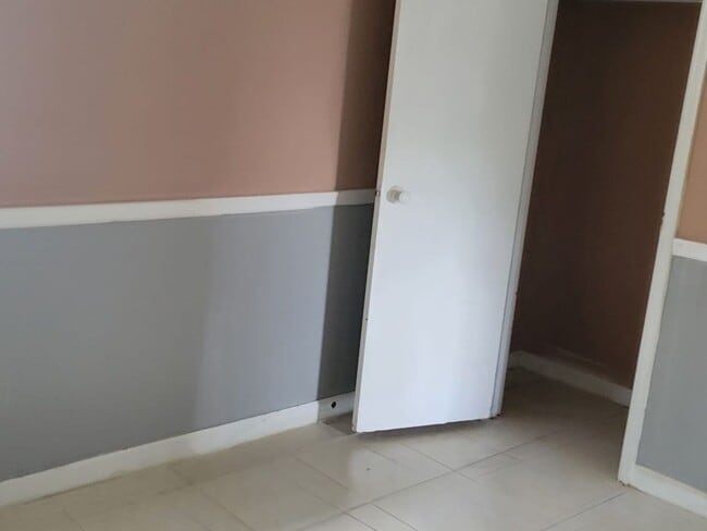 Building Photo - 3 Bedroom 2 Bathroom Single Family Home in...