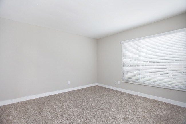 Foto del edificio - 6245 Stanley Ave