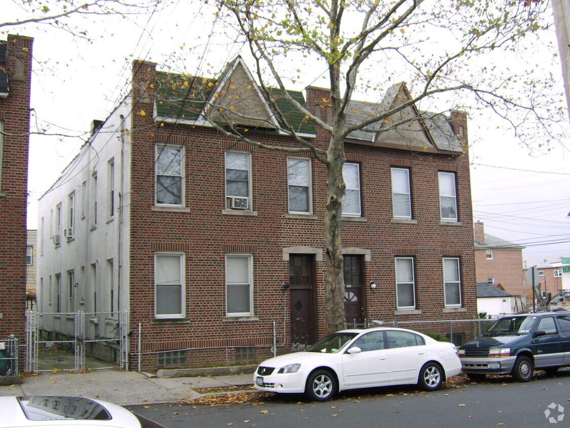 Primary Photo 11/03/06 - 1539 Mayflower Ave