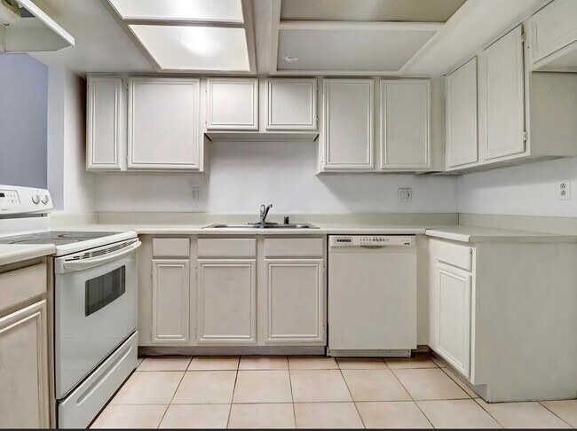 Foto del edificio - 32505 Candlewood Dr