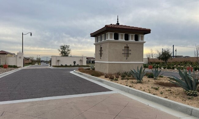 Building Photo - 16746 Mistletoe