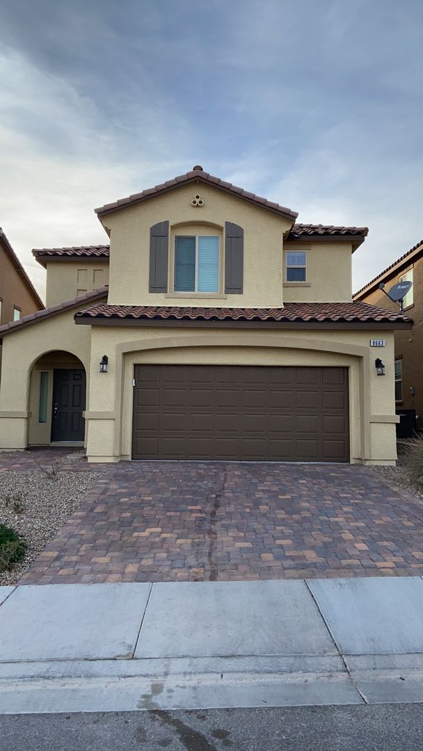 Foto del edificio - New Updated 2 Story Home Available Soon!