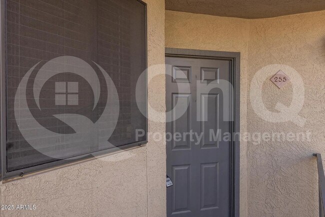 Foto del edificio - 4925 E Desert Cove Ave