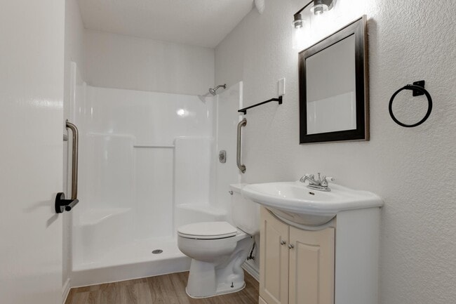 Building Photo - Silver Oaks Villas