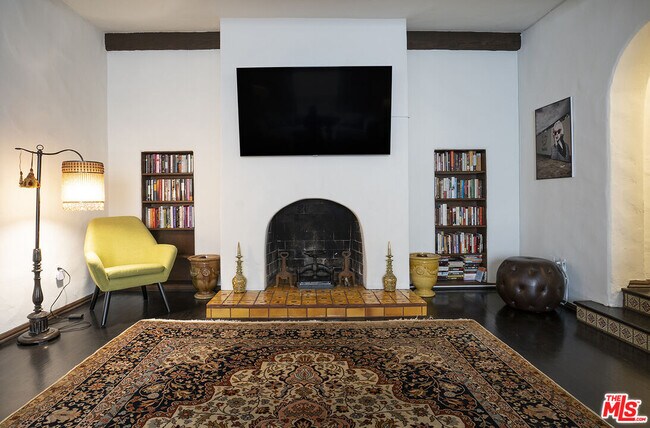 Building Photo - 176 N Orange Dr